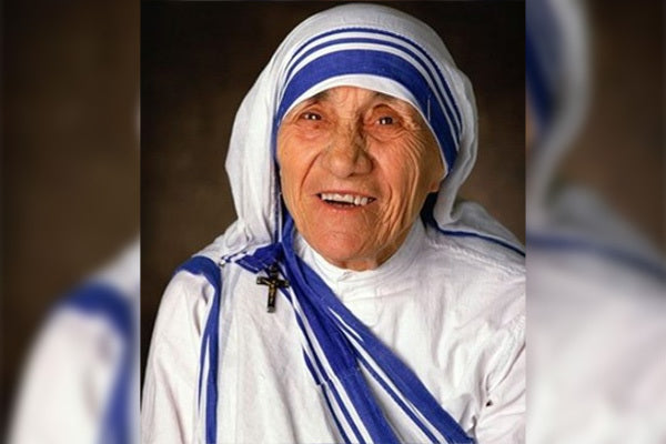 mother teresa with her family